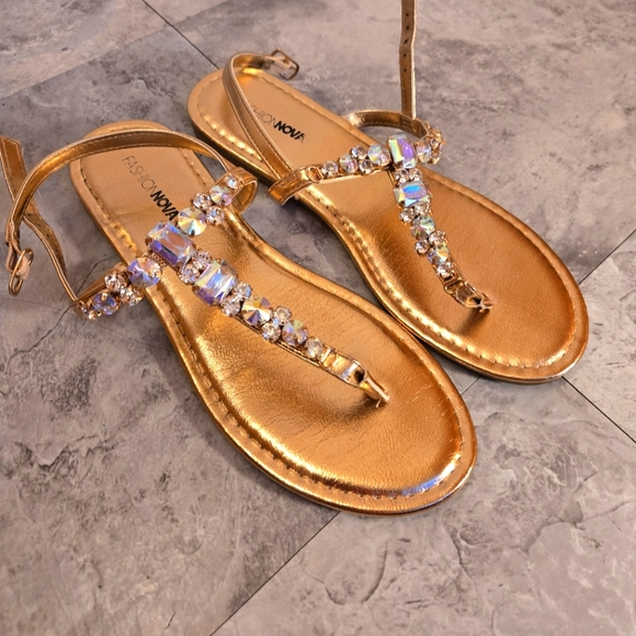 Fashion Nova Sandels - Picture 1 of 3